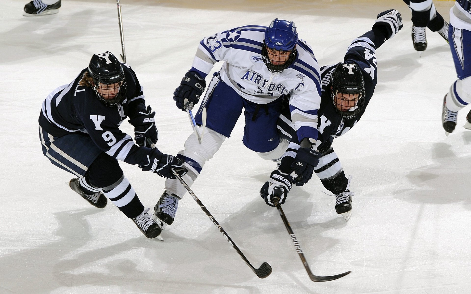 百米飞人巅峰对决 新星闪耀打破十年纪录
