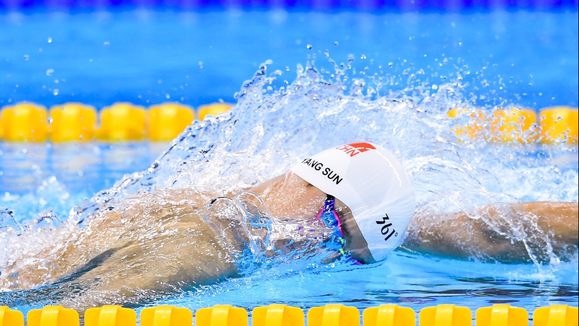 中国滑雪健儿闪耀国际赛场 新赛季表现引全球瞩目